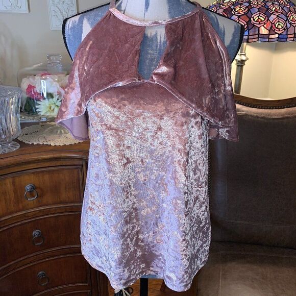 Angie Women's S pink crushed velvet cold shoulder short sleeve top - Picture 1 of 6